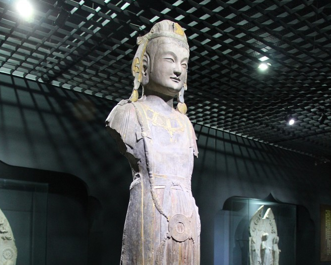 参观青州博物馆 瞻仰状元卷、龙兴寺佛像的风采